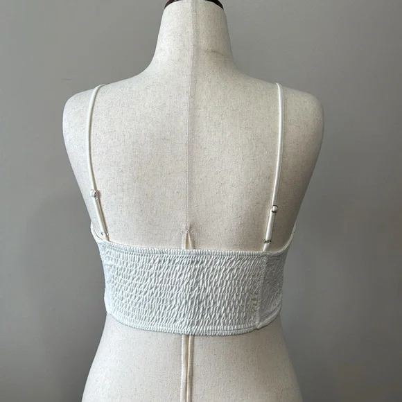 Elegant White Lace Bralette - Picture 3 of 4